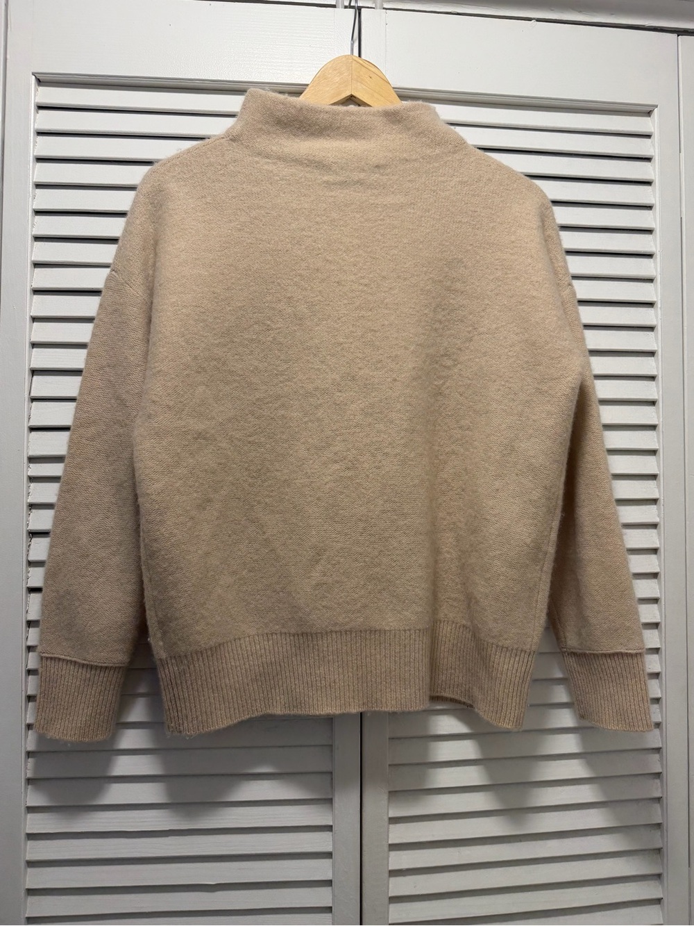 TAHARI Boiled 100% 2PLY Cashmere Mock Neck Sweater Ultra Soft Light Beige sz XS - Picture 3 of 9